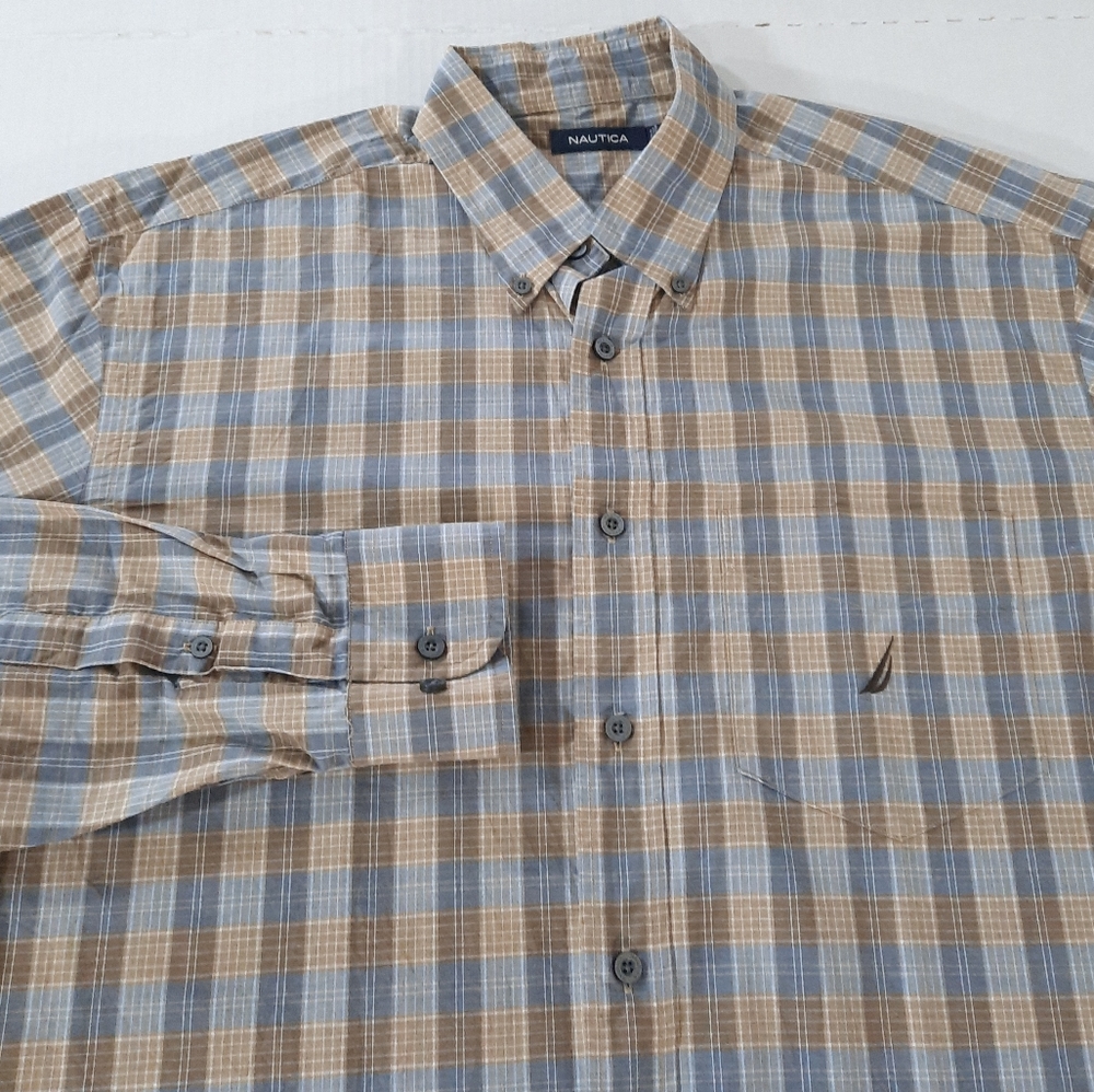 Nautica Long Sleeve Plaid Button Down Shirt Sailboat Logo 100% Cotton